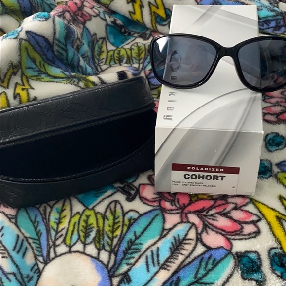 Oakley Accessories - Oakley cohort ladies sunglasses